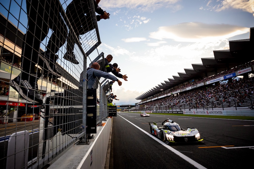 Dansk VM-podie i Japan: Mikkel Jensen sikrede trofæ på Fuji.
(Foto: Team Peugeot TotalEnergies)